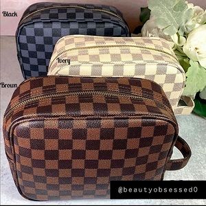 🎅🏻XMAS SALE🎅🏻‼️2 LEFT‼️🆕🖤 BLACK Checkered Cosmetic Bag